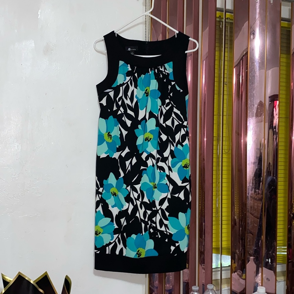 Beautiful Dress with no sleeves